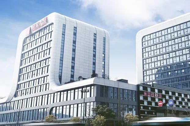 爆雷！“軟體家居巨頭”董事長(zhǎng)被調(diào)查，百億債務(wù)壓頂頻繁海外并購(gòu)