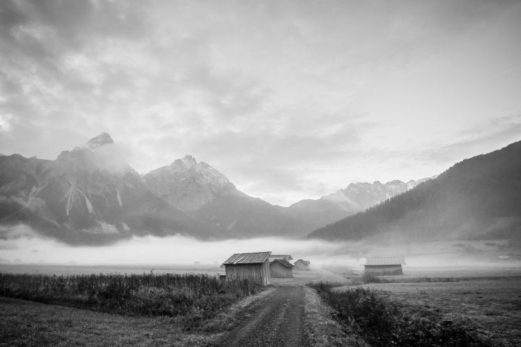 “最大房企”3000億有息負債壓頂，離岸融資渠道仍存不確定性